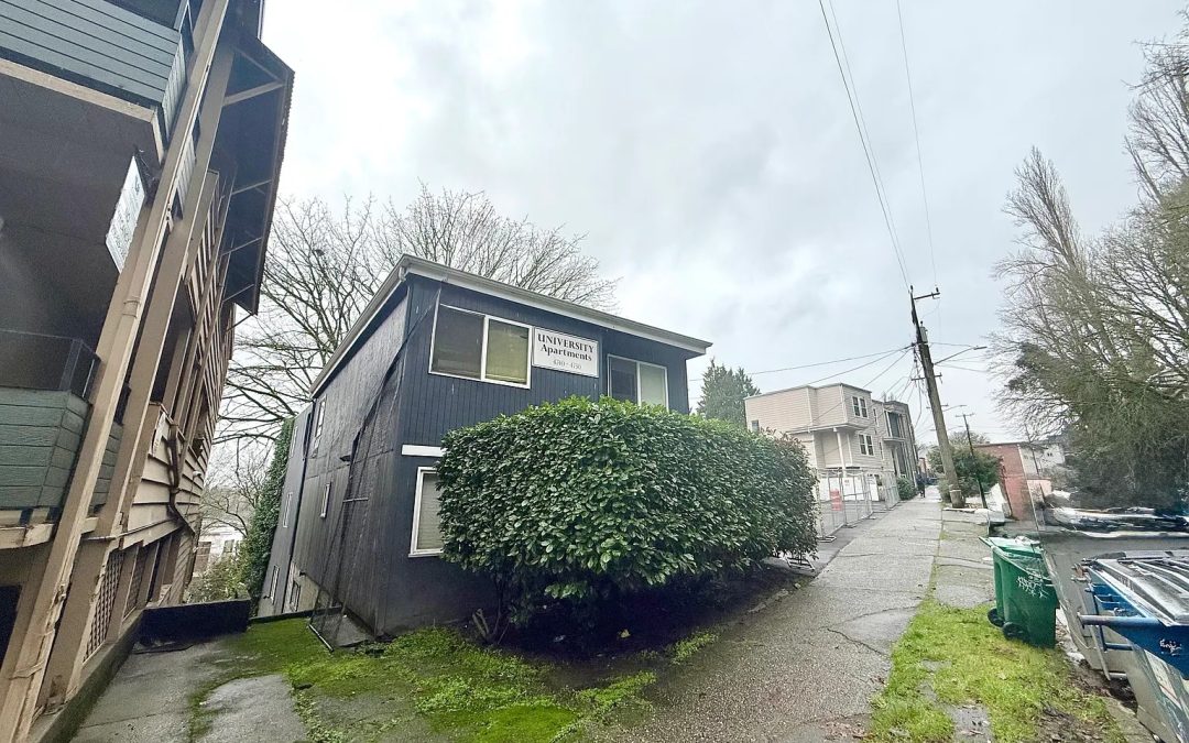FOR RENT 3BR 22nd Ave NE, Seattle, WA 98105 -$1200monthly